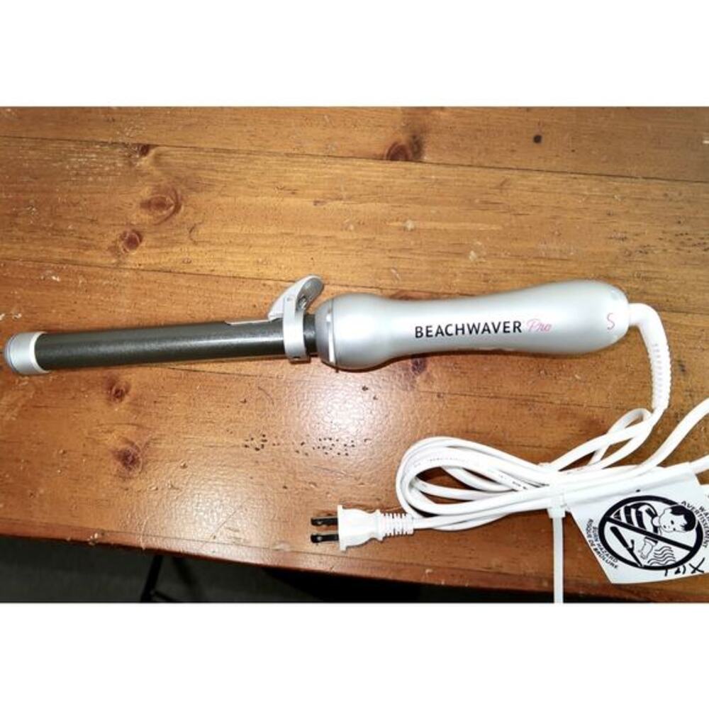 Beachwaver Pro Series rotating curling iron, which is‎ available in 1.25" barrel - Picture 4 of 6